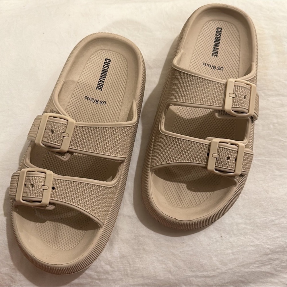 Cushionaire sandals beige